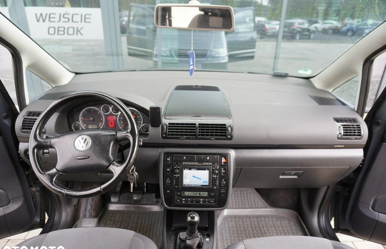 Volkswagen Sharan cena 19499 przebieg: 242600, rok produkcji 2007 z Żychlin małe 301